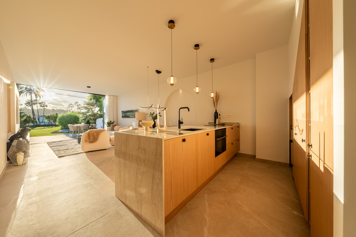 164b1327643997b7b223101a3657f9d4 - 13