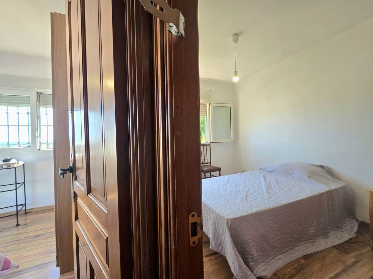 18bde5d95b3f862b7854ef961f9cc59a - 17