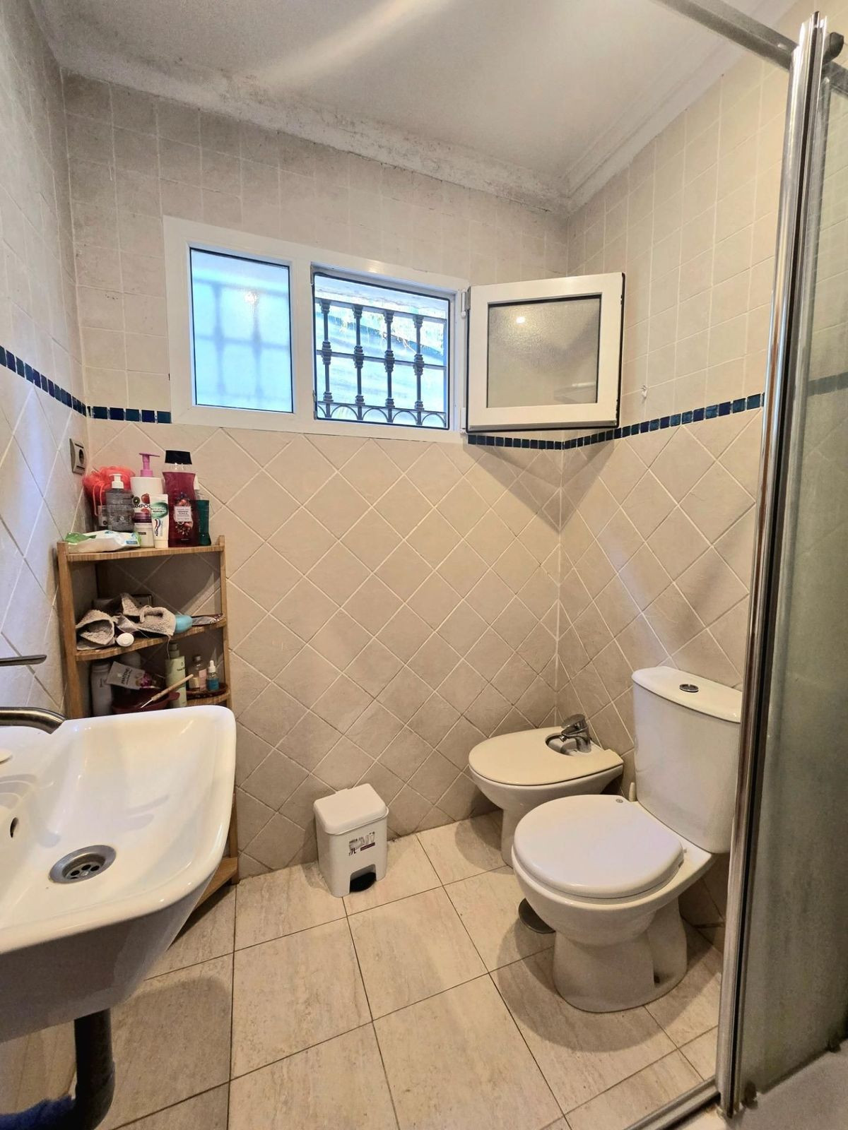 18bde5d95b3f862b7854ef961f9cc59a - 23