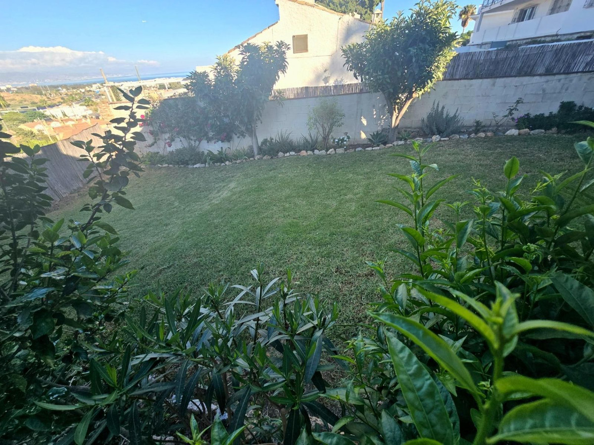 18bde5d95b3f862b7854ef961f9cc59a - 25