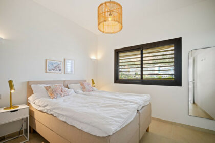 18d121b417fa8ba8d651f9b0e558c57f - 20