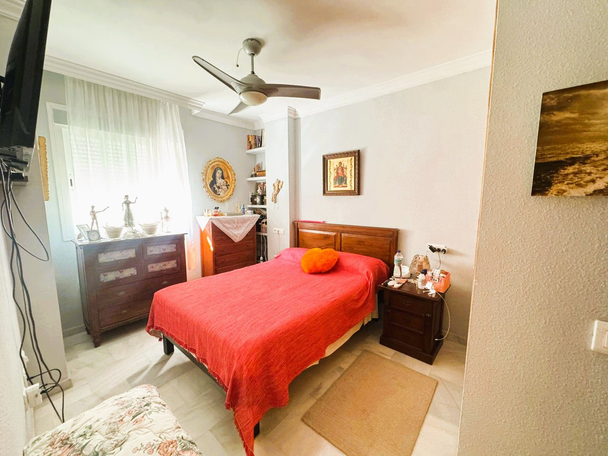 18d70269507cde5b5aa1d97425fd56d0 - 15