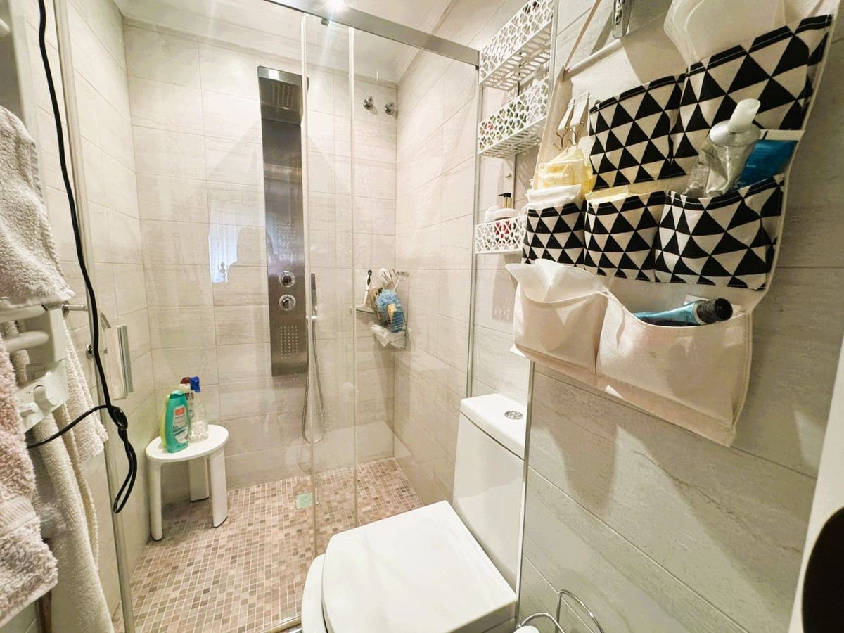 18d70269507cde5b5aa1d97425fd56d0 - 19