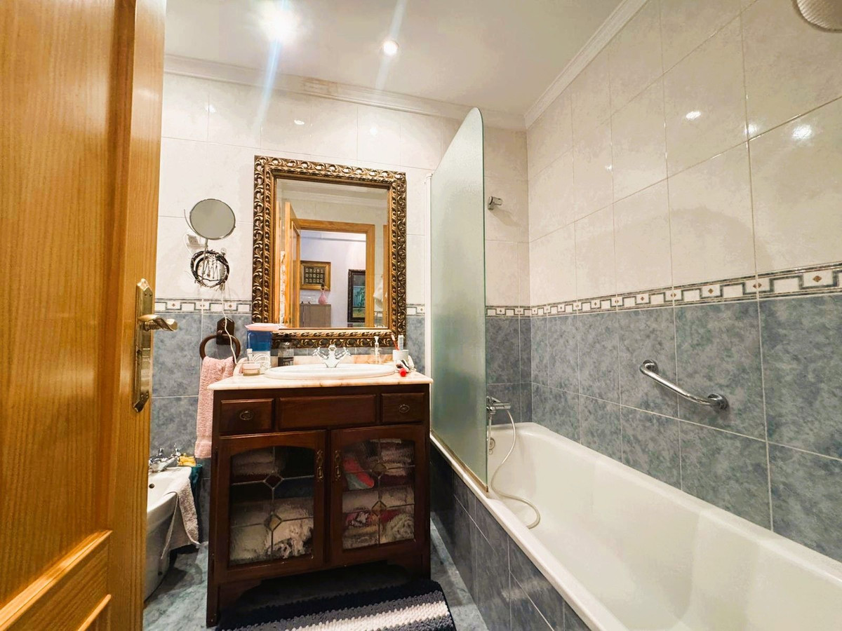 18d70269507cde5b5aa1d97425fd56d0 - 24