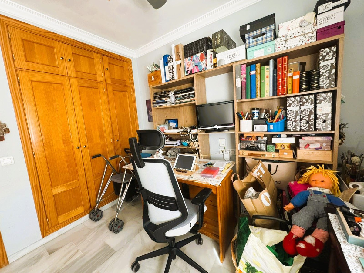 18d70269507cde5b5aa1d97425fd56d0 - 25