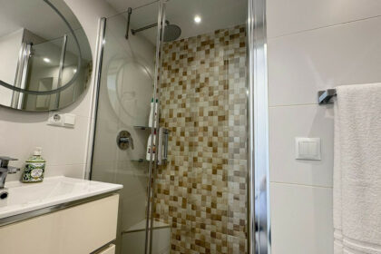 195def51dae5977e1d3064b579df51e2 - 9