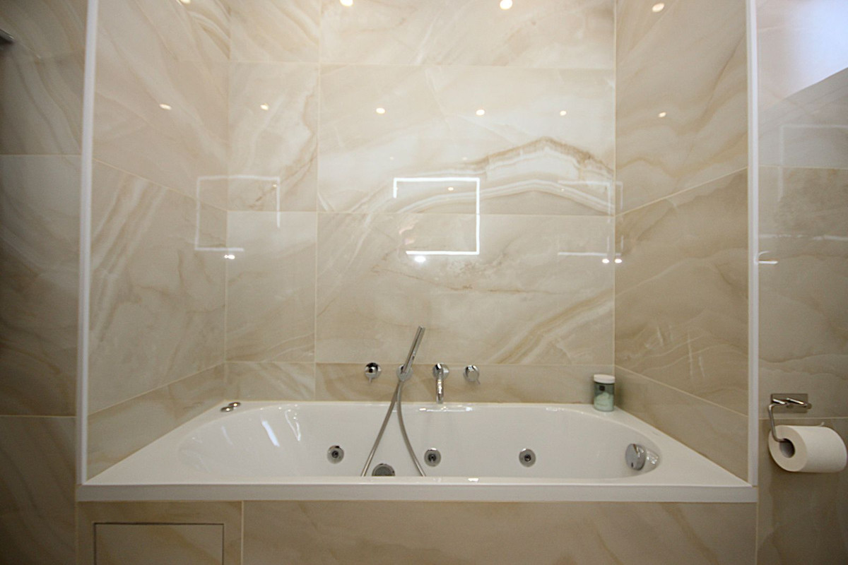 1ae643834a8d34a2da06eec7baa14174 - 20