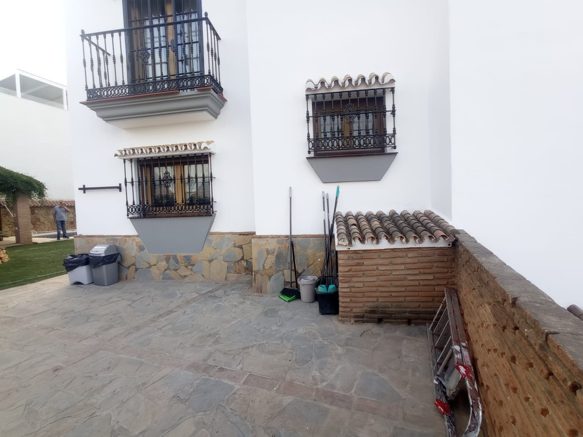 1b54294bb40b13fdfddb6c0c984fbf6c - 18