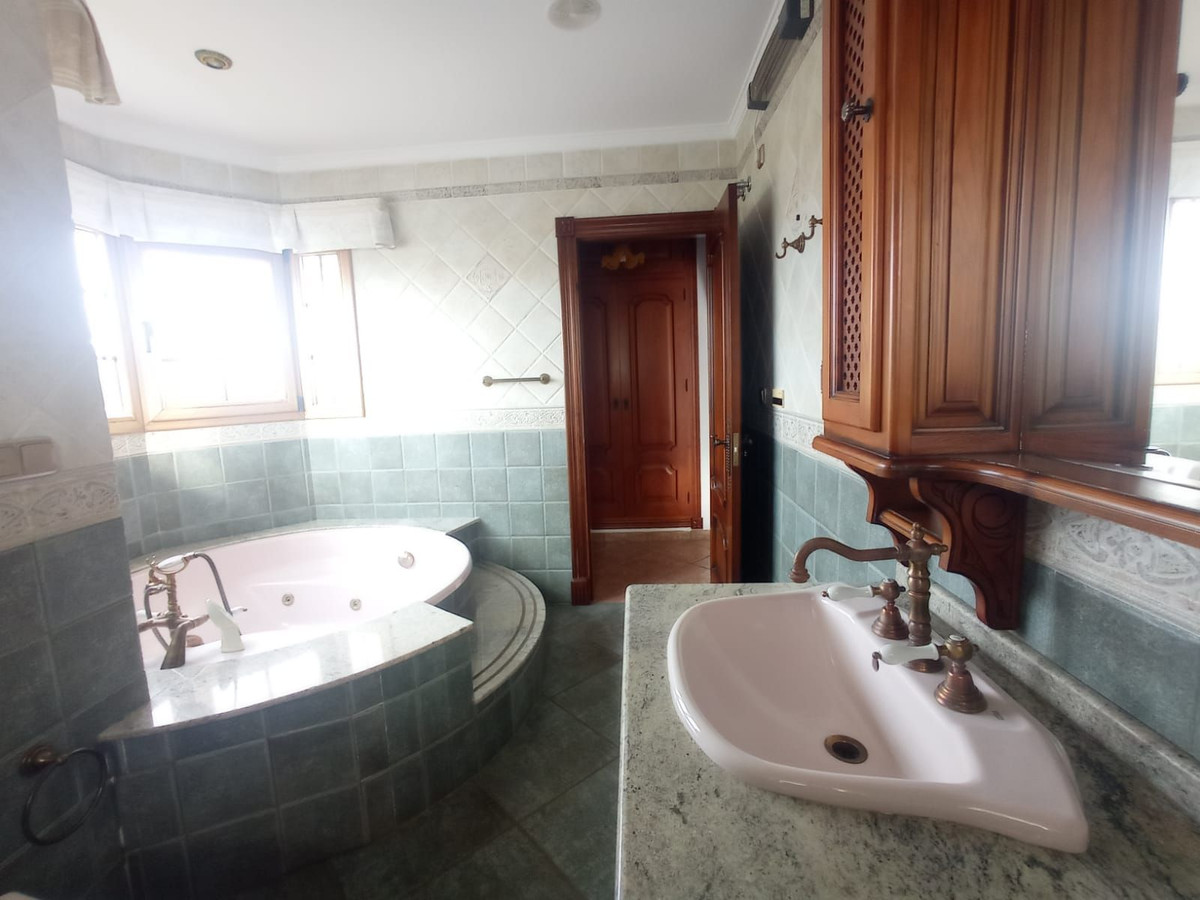 1b54294bb40b13fdfddb6c0c984fbf6c - 30