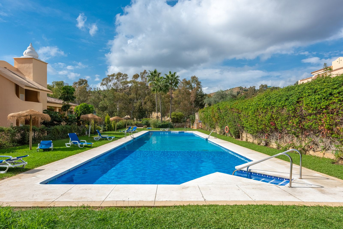 1b7c24224e0527ddd2b6fe73c6993b36 - 18