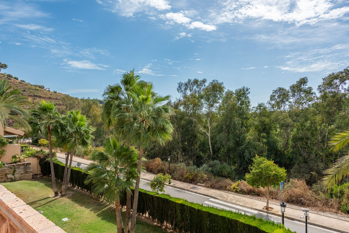 1b7c24224e0527ddd2b6fe73c6993b36 - 20