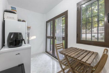 1d50501ee4090a44b87af5fbe662f295 - 12