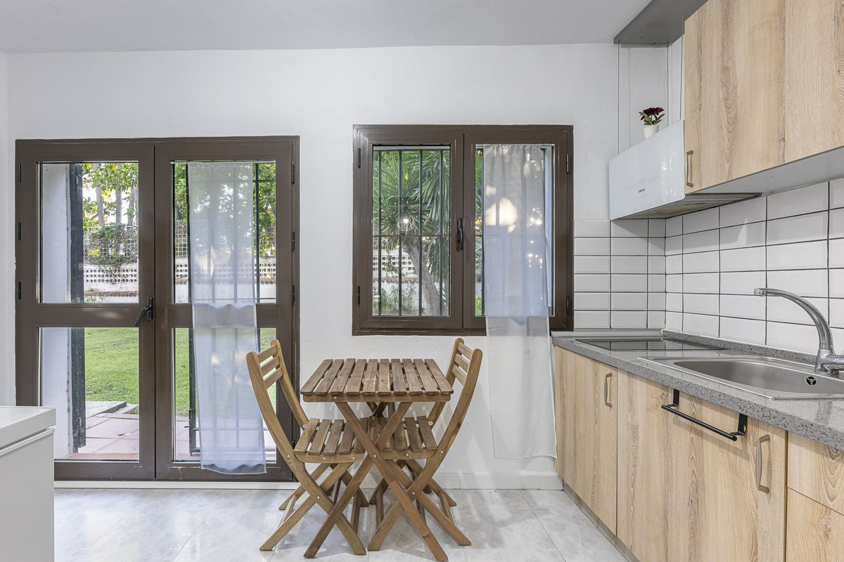 1d50501ee4090a44b87af5fbe662f295 - 13