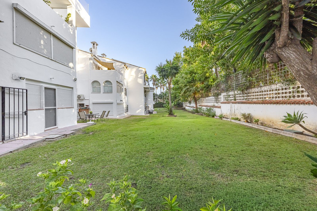 1d50501ee4090a44b87af5fbe662f295 - 19