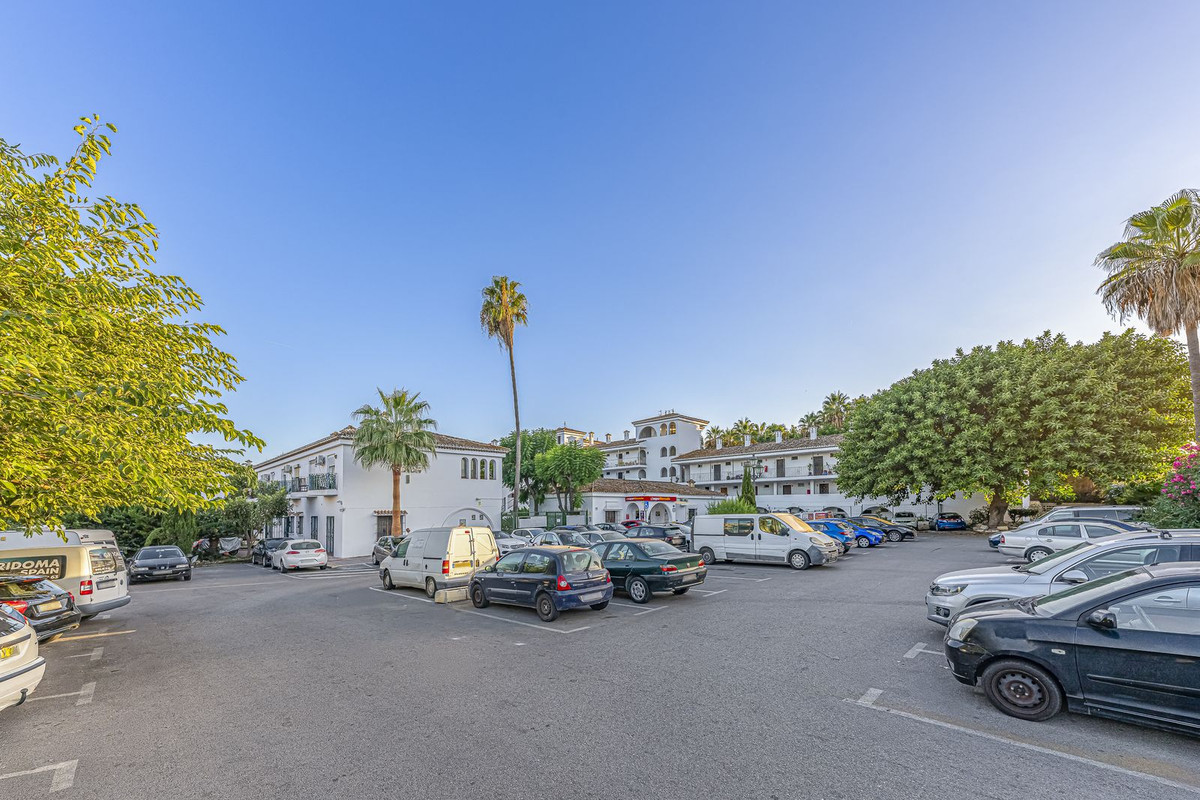 1d50501ee4090a44b87af5fbe662f295 - 35