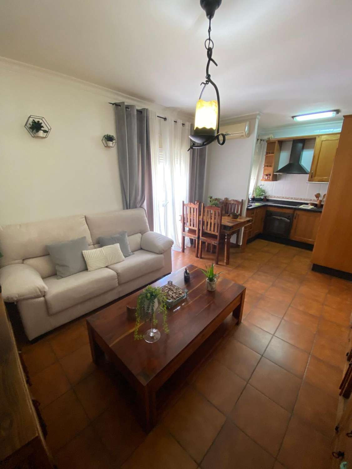 1e49e161b0dd950136266e69aae8d2d8 - 12