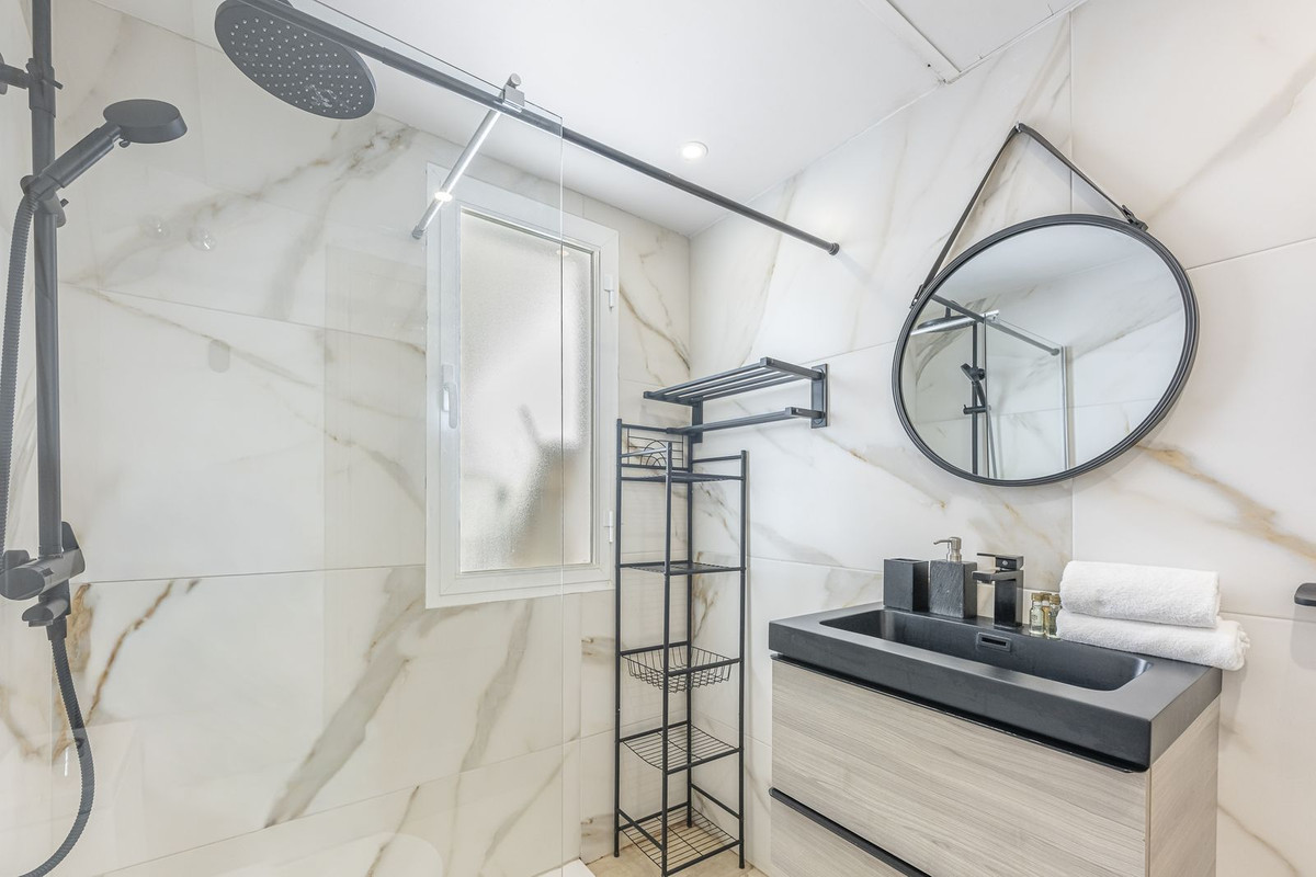 1e4a71a9488ba708390fe9dc98836c4e - 17