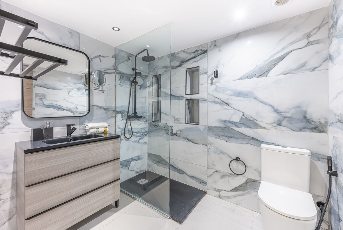 1e4a71a9488ba708390fe9dc98836c4e - 22