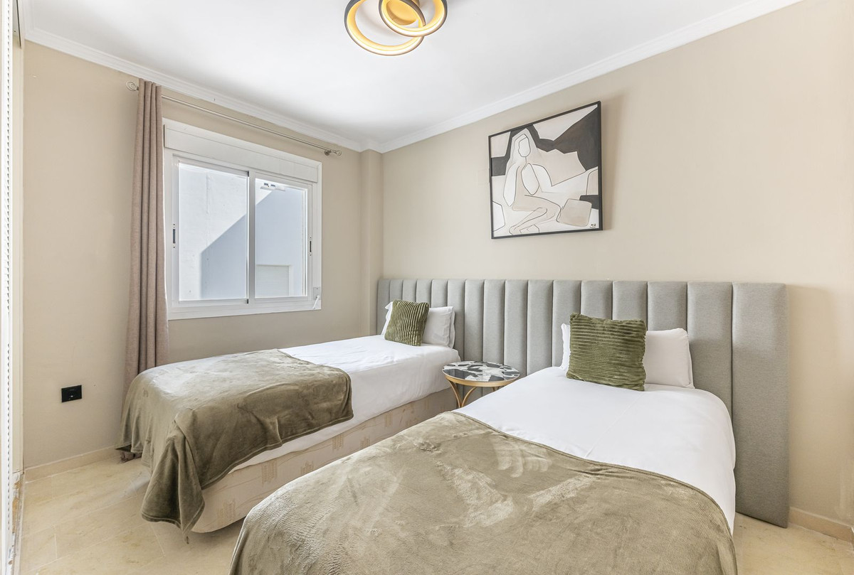 1e4a71a9488ba708390fe9dc98836c4e - 23