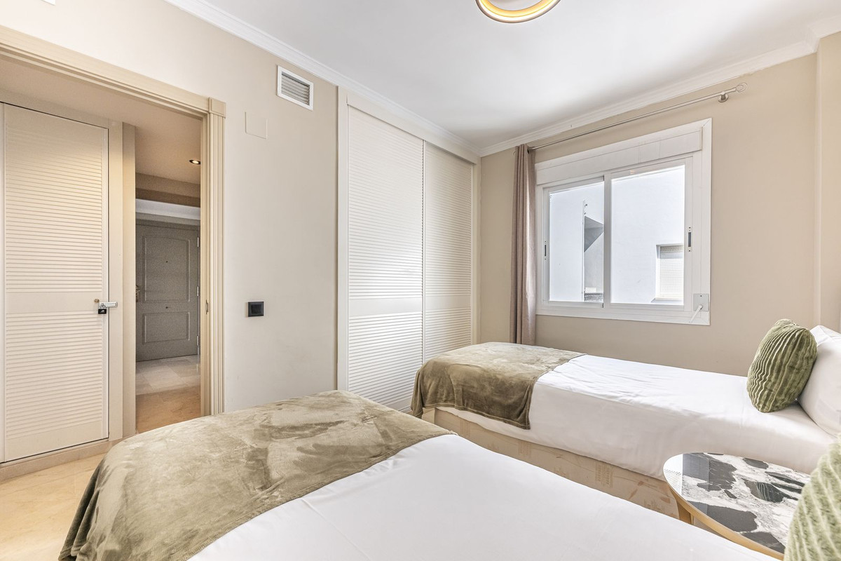 1e4a71a9488ba708390fe9dc98836c4e - 24