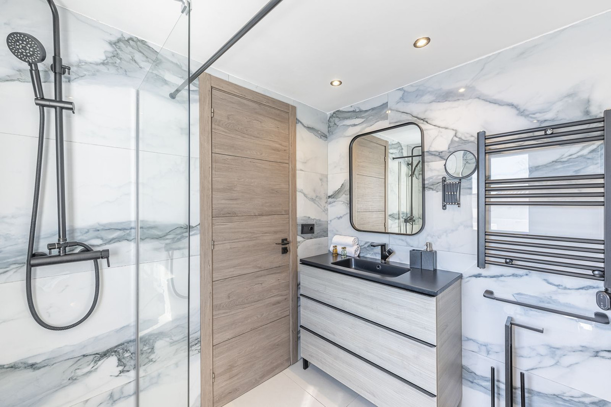 1e4a71a9488ba708390fe9dc98836c4e - 26