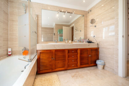 1f6b8609e4bfa21cc1d74df1c7ce8251 - 18