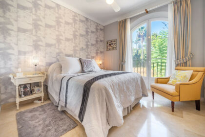 1f6b8609e4bfa21cc1d74df1c7ce8251 - 24