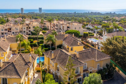 1f6b8609e4bfa21cc1d74df1c7ce8251 - 40