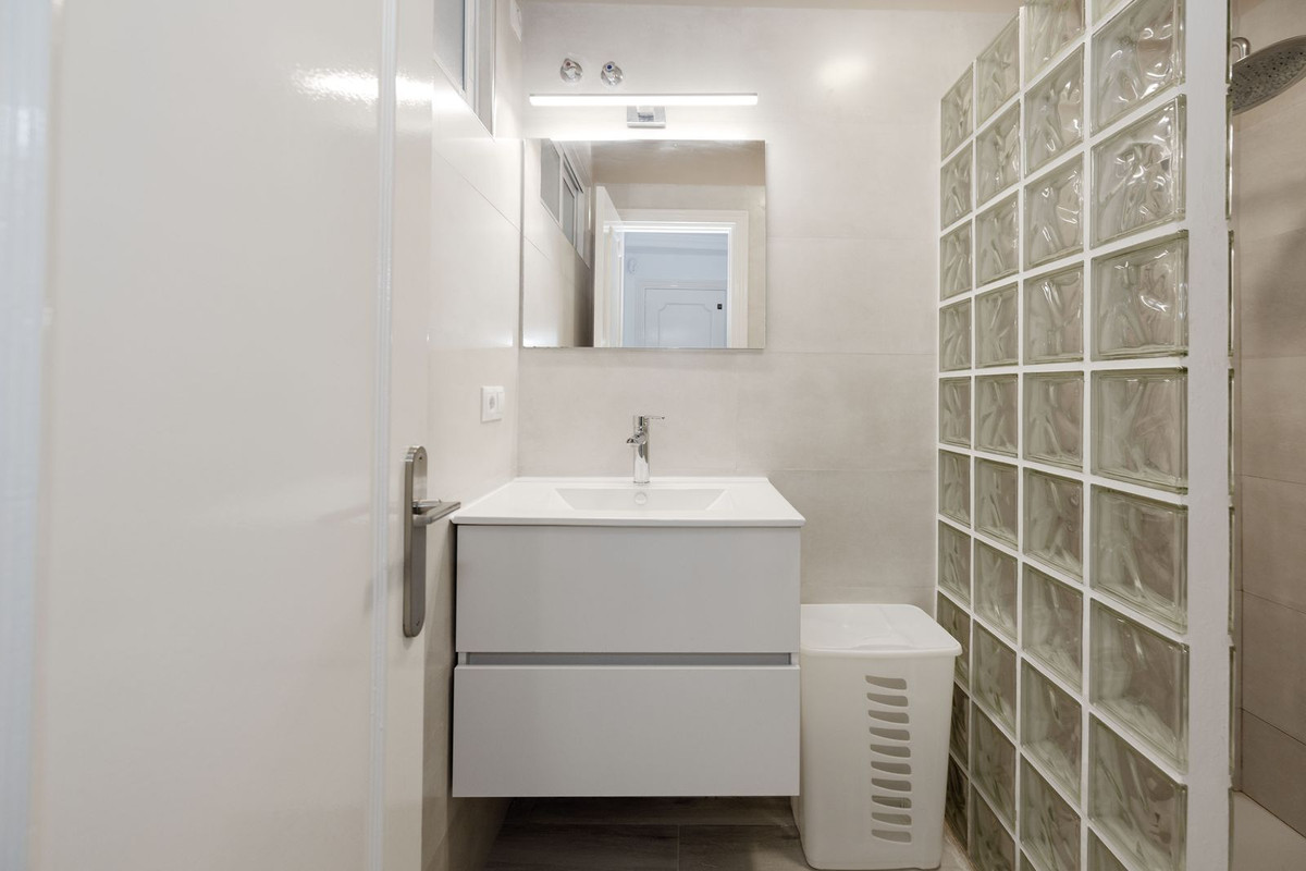 2085563c0a7ab4cd339d7caa8b6678a7 - 24