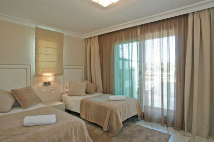 209cfe39de5e9e3cbfc9327679185260 - 15