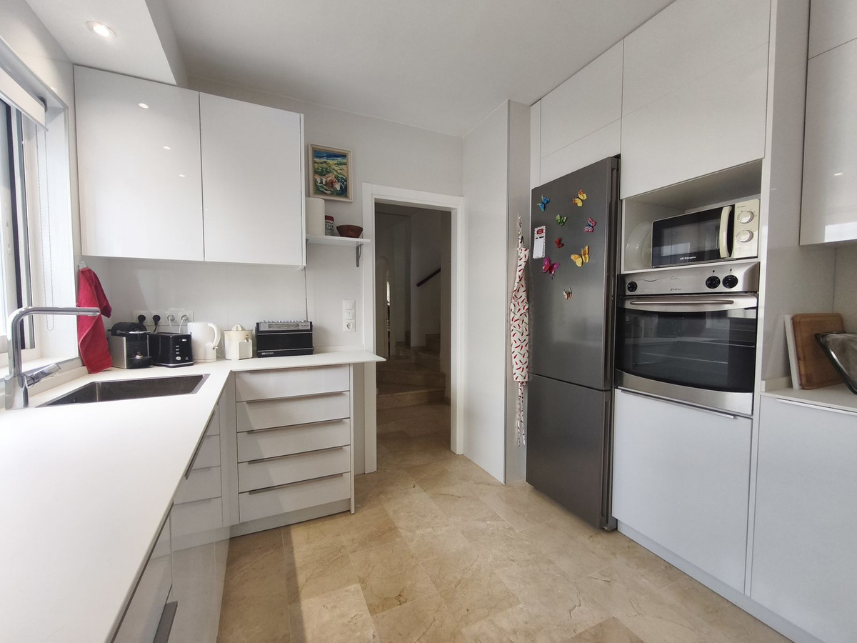 210b2ebfd141e02b42b1c3211d09ae0d - 10