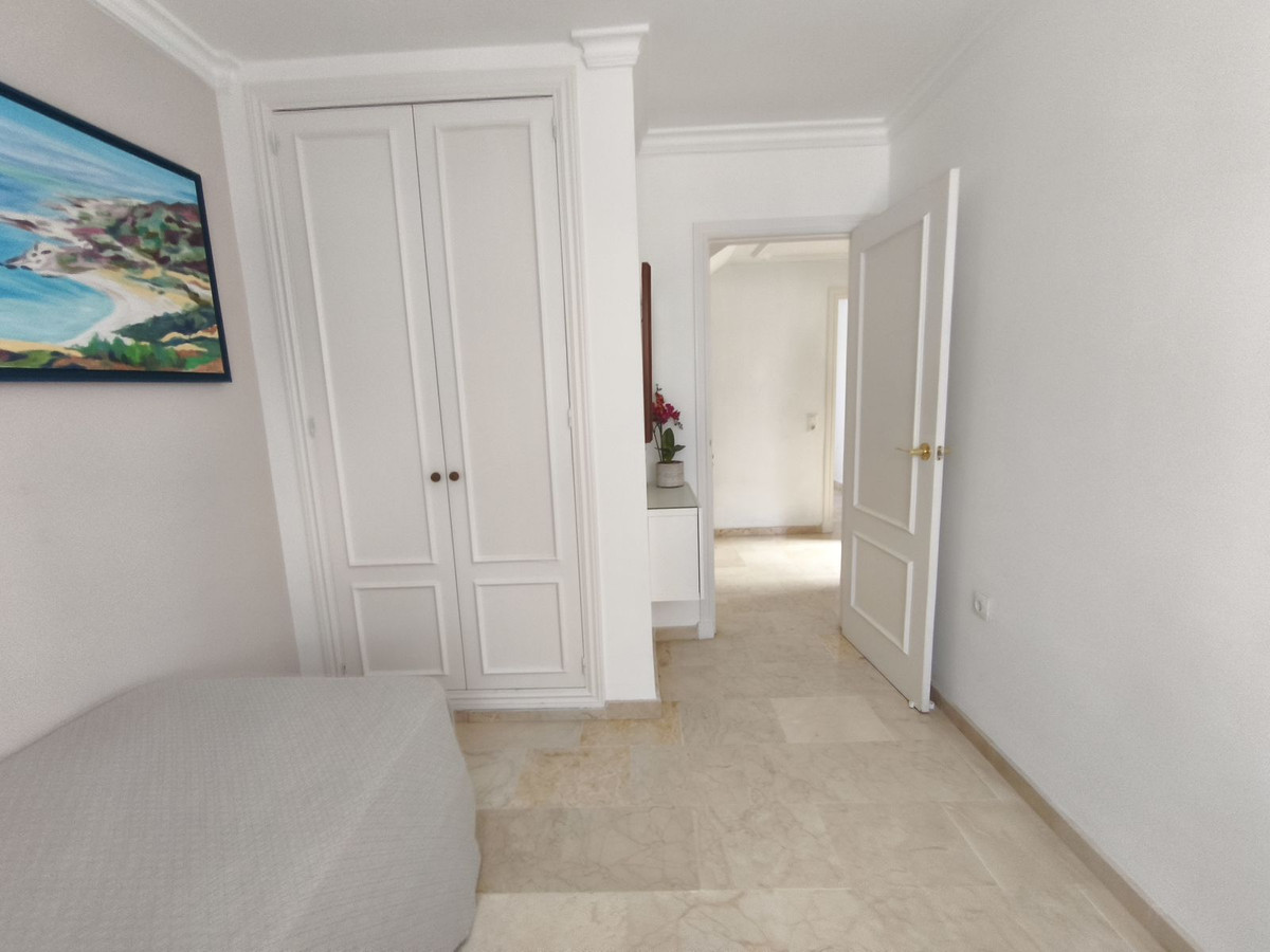 210b2ebfd141e02b42b1c3211d09ae0d - 24