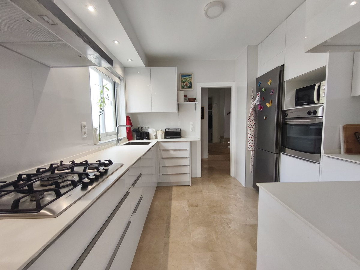 210b2ebfd141e02b42b1c3211d09ae0d - 9