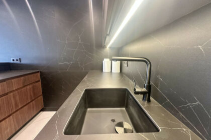 216a819e2df9931bd2f7f3412331d9d2 - 12