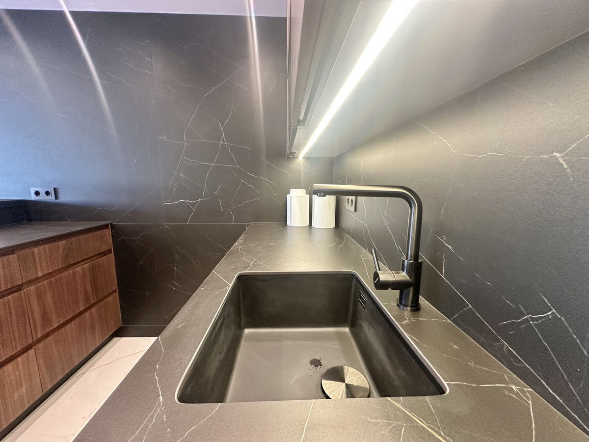 216a819e2df9931bd2f7f3412331d9d2 - 12