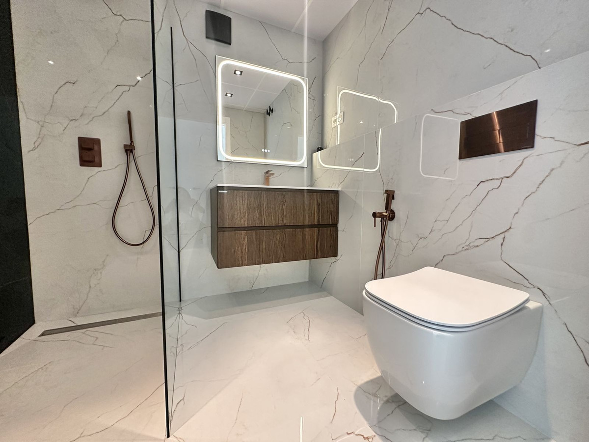 216a819e2df9931bd2f7f3412331d9d2 - 32