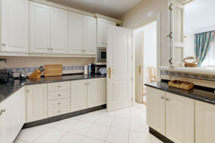 224fa3995910cc6e8f6017f30e27b25c - 12