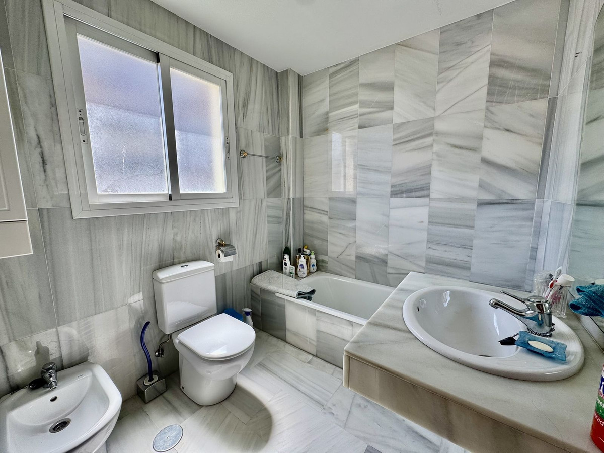 23b919eb028fd78418a6bbccfd41c57a - 18