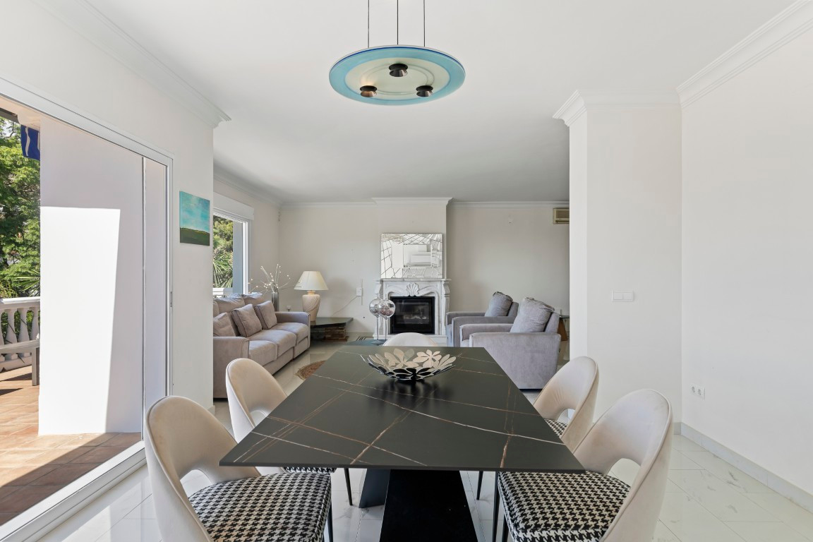 260cc8b086a1280572fa3b611301e54a - 16