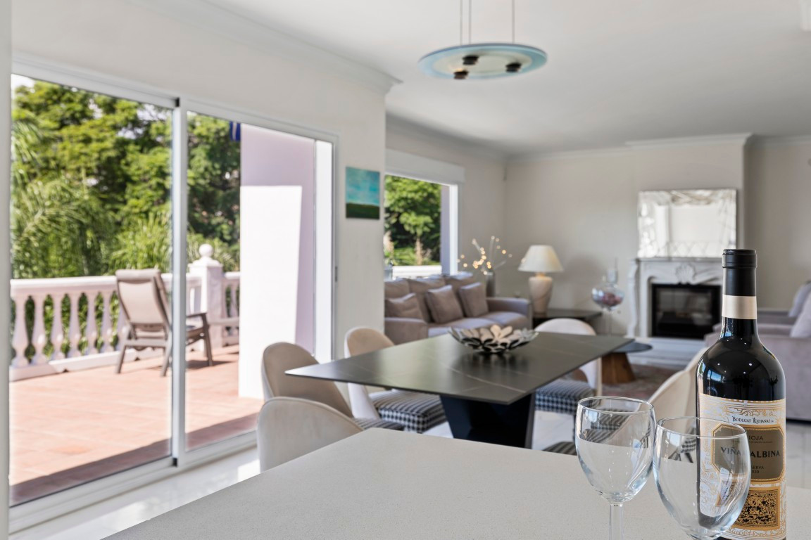 260cc8b086a1280572fa3b611301e54a - 18