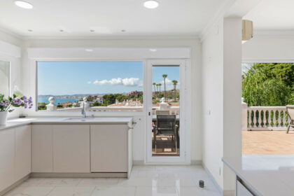 260cc8b086a1280572fa3b611301e54a - 19