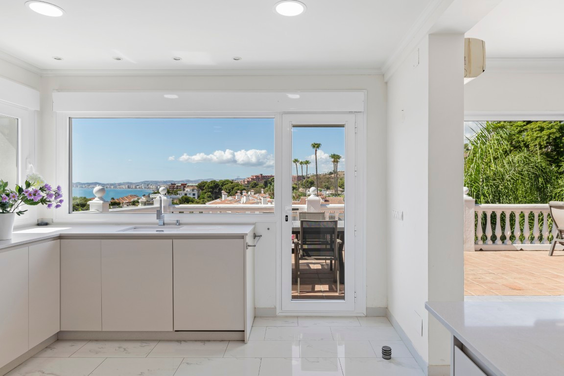 260cc8b086a1280572fa3b611301e54a - 19