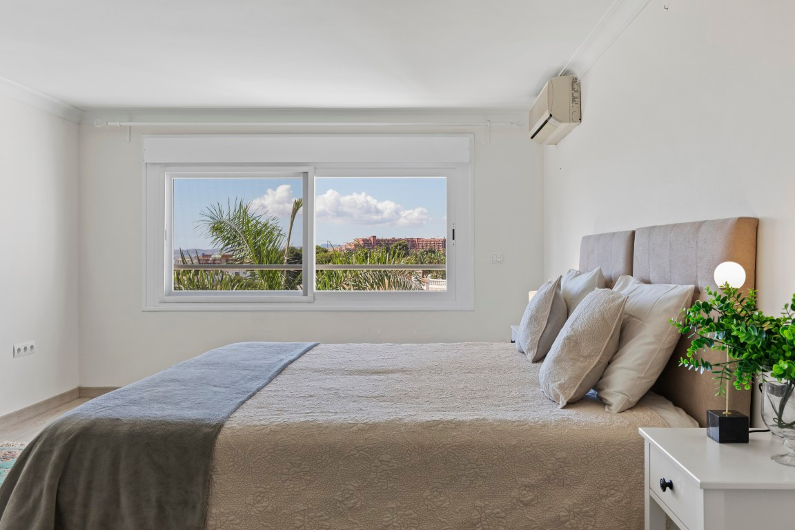 260cc8b086a1280572fa3b611301e54a - 26