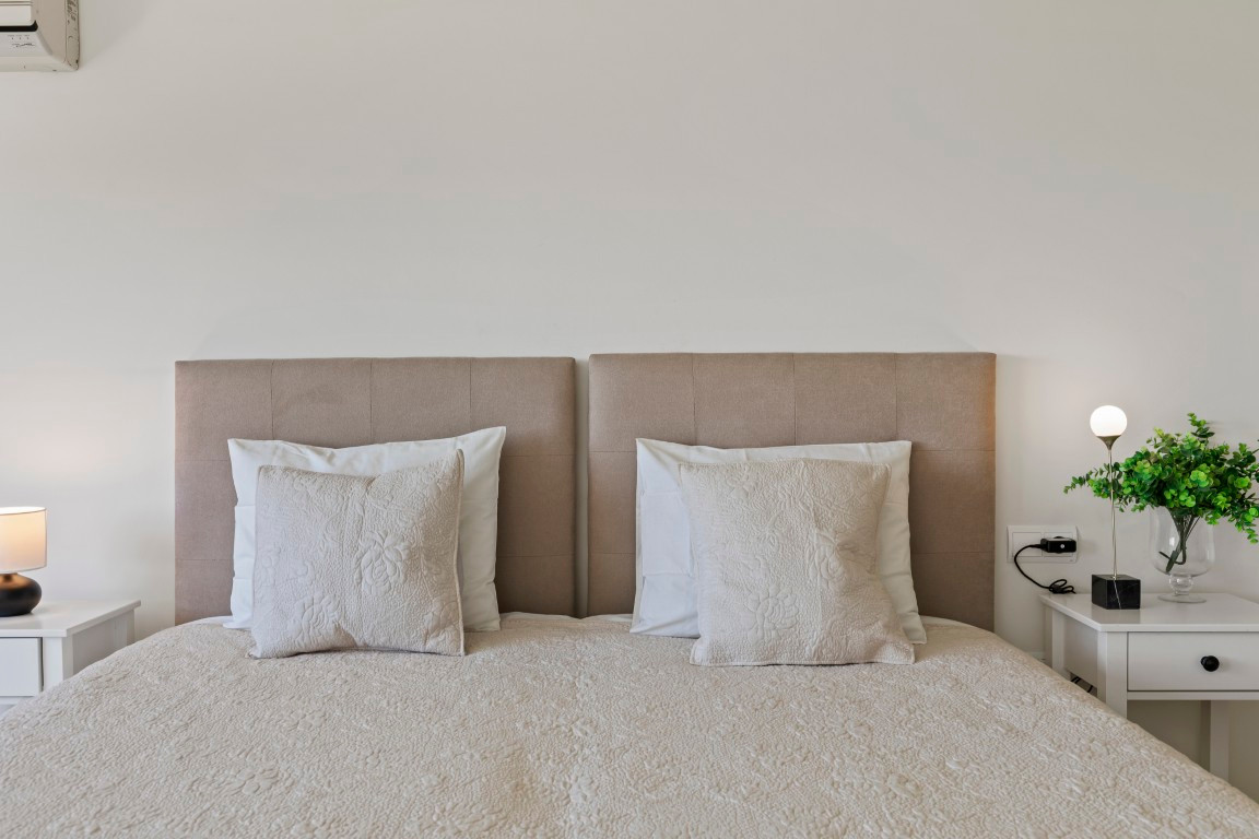 260cc8b086a1280572fa3b611301e54a - 27