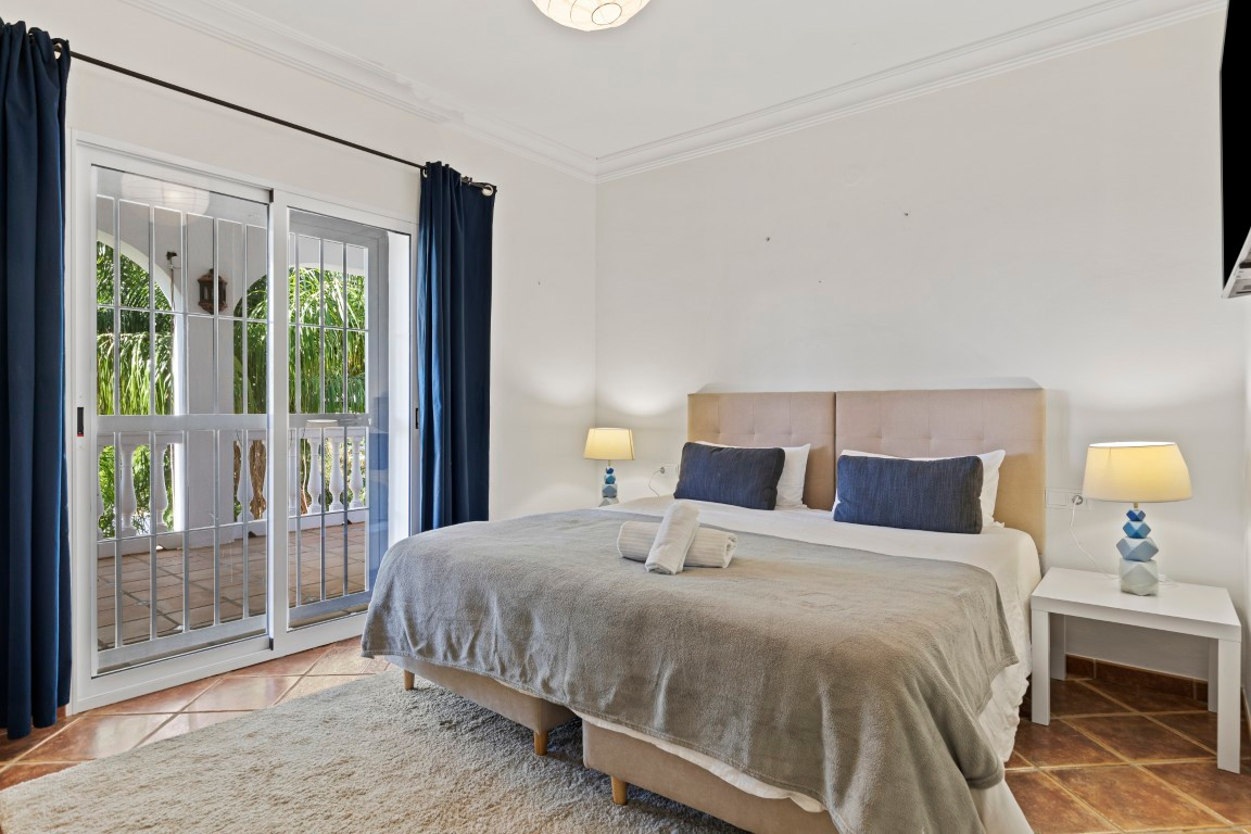 260cc8b086a1280572fa3b611301e54a - 29