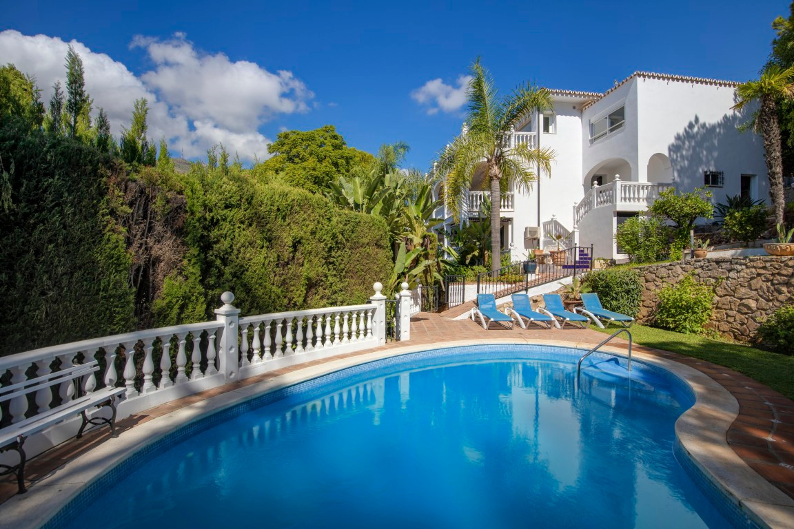 260cc8b086a1280572fa3b611301e54a - 33