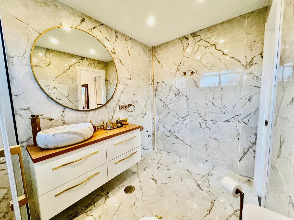 26eb24fdca342437335849adc563012c - 10