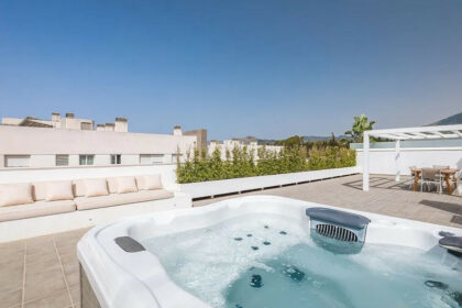 270c05a7f9c4e916c65867ac8855a375 - 32