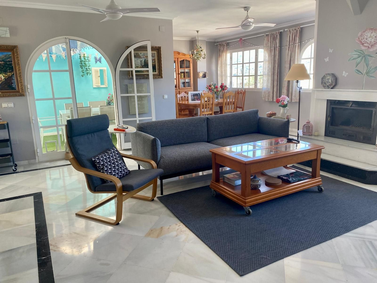 27c178dc8add7808bf7dafe8ba71c91f - 1