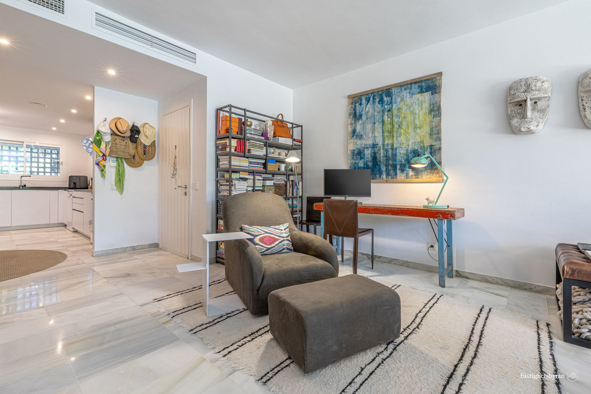 2a9d3a20d6355e157431c455aa7a0aa6 - 18